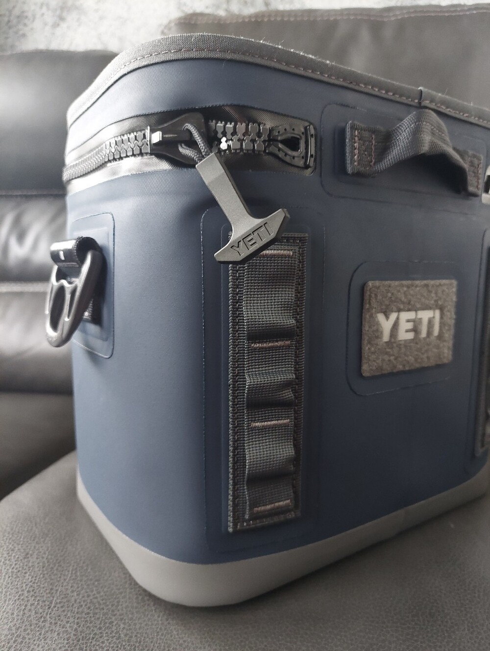 Yeti Navy and Gray Cooler New Without Tags - Picture 5 of 13